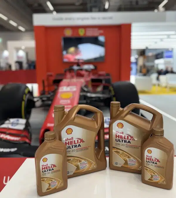 Масло Shell Helix Ultra и болид Формулы 1 Ferrari.
