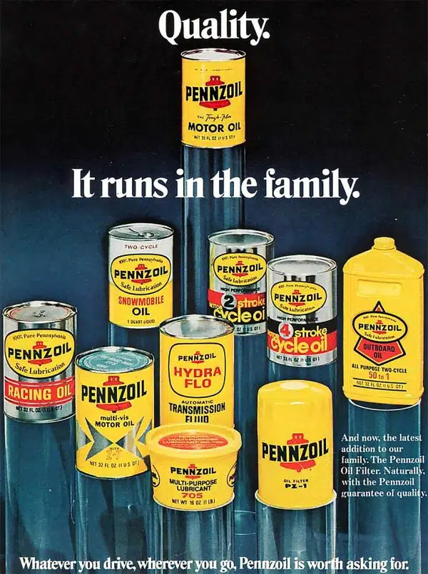 Винтажная реклама моторных масел Pennzoil демонстрирует ассортимент продукции на фоне тёмного фона и слогана "Quality".