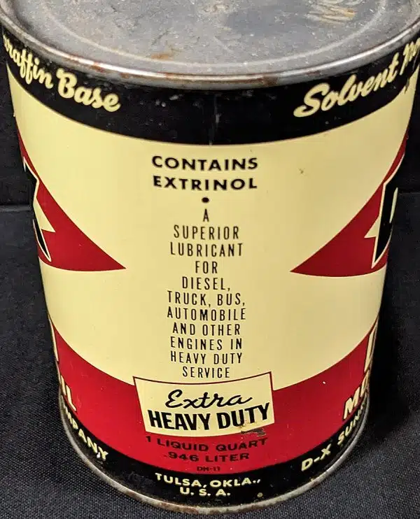 Винтажная банка моторного масла Extra Heavy Duty с информацией о составе и применении для дизельных и других двигателей.