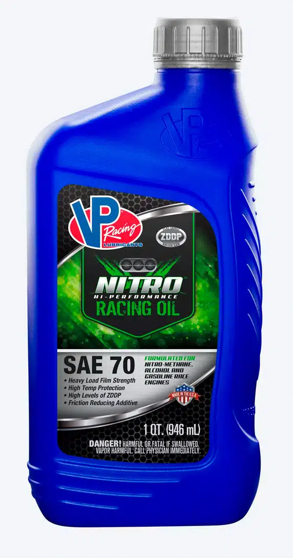 Синяя пластиковая бутылка с моторным маслом VP Racing Nitro SAE 70 для гоночных двигателей.