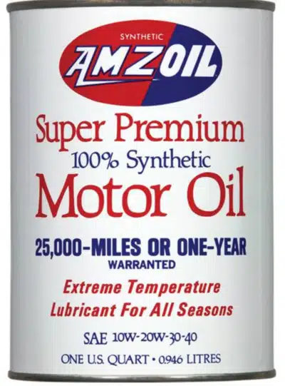 На фото банка моторного масла Amsoil Super Premium 100% Synthetic для всесезонного использования.
