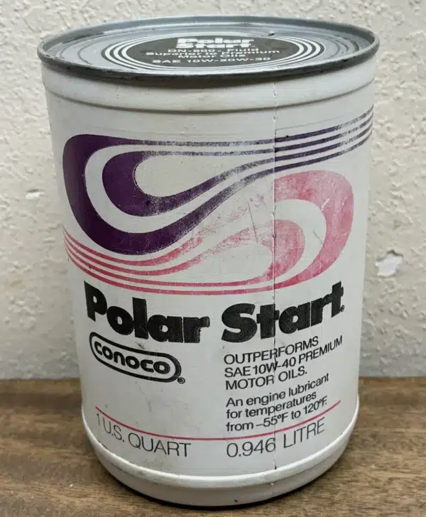 На фото банка моторного масла Polar Start от Conoco, объёмом 1 кварта или 0.946 литра с информацией о характеристиках.