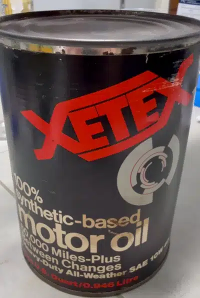 Банка синтетического моторного масла XETEX