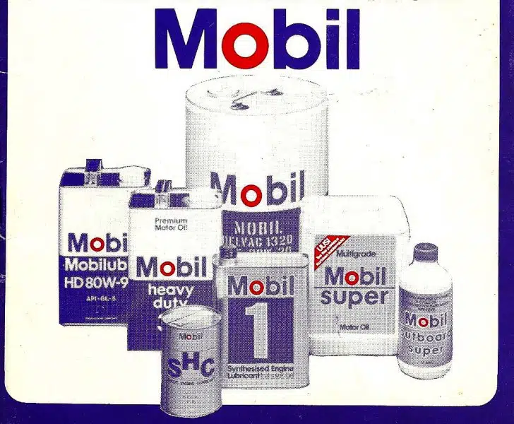 Различные упаковки масла и смазок Mobil.