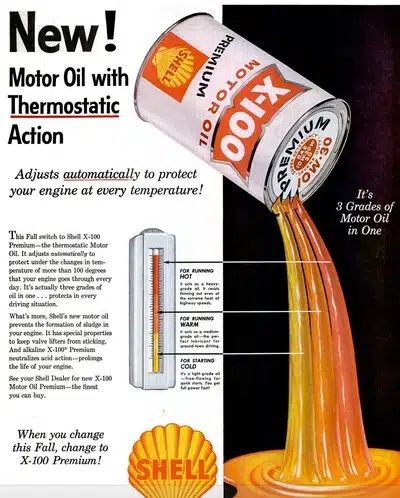 Насыщенный золотистый поток моторного масла Shell X-100 Premium плавно льется из фирменной банки создавая эффектное изображение.