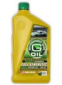 Бутылка зеленого синтетического моторного масла G Oil.