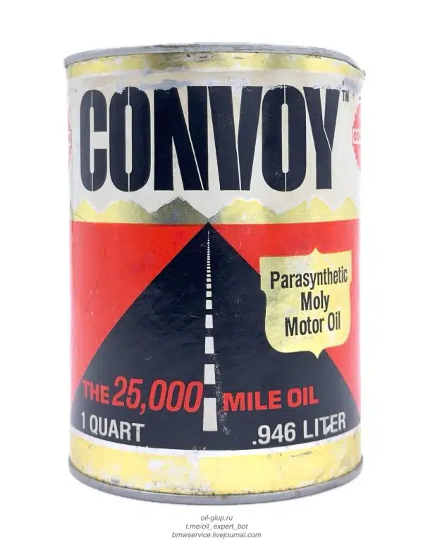 На фото металлическая банка моторного масла Convoy Parasinthetic Moly Motor Oil с изображением дороги на этикетке.