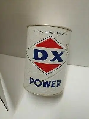 На картинке изображена старая банка моторного масла DX Power объемом 1 кварта.