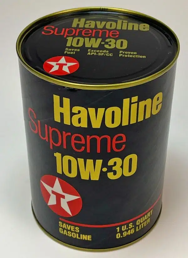 Металлическая банка моторного масла Havoline Supreme 10W-30 черного цвета с красными и золотистыми надписями и логотипом Texaco.